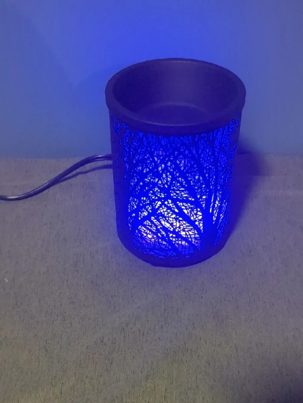 Black Tree-Pattern Electric Wax Warmer with Red Glow